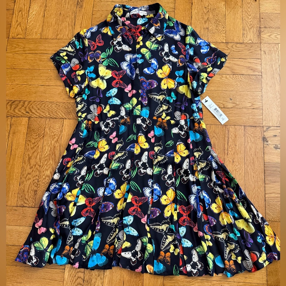 New- Alice + Olivia Tori Short Sleeve Pleated Shirt Dress - Picture 9 of 15